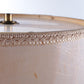 Mooie keramieken gouden tafellamp met orgienelen kap,70s detail rand kap
