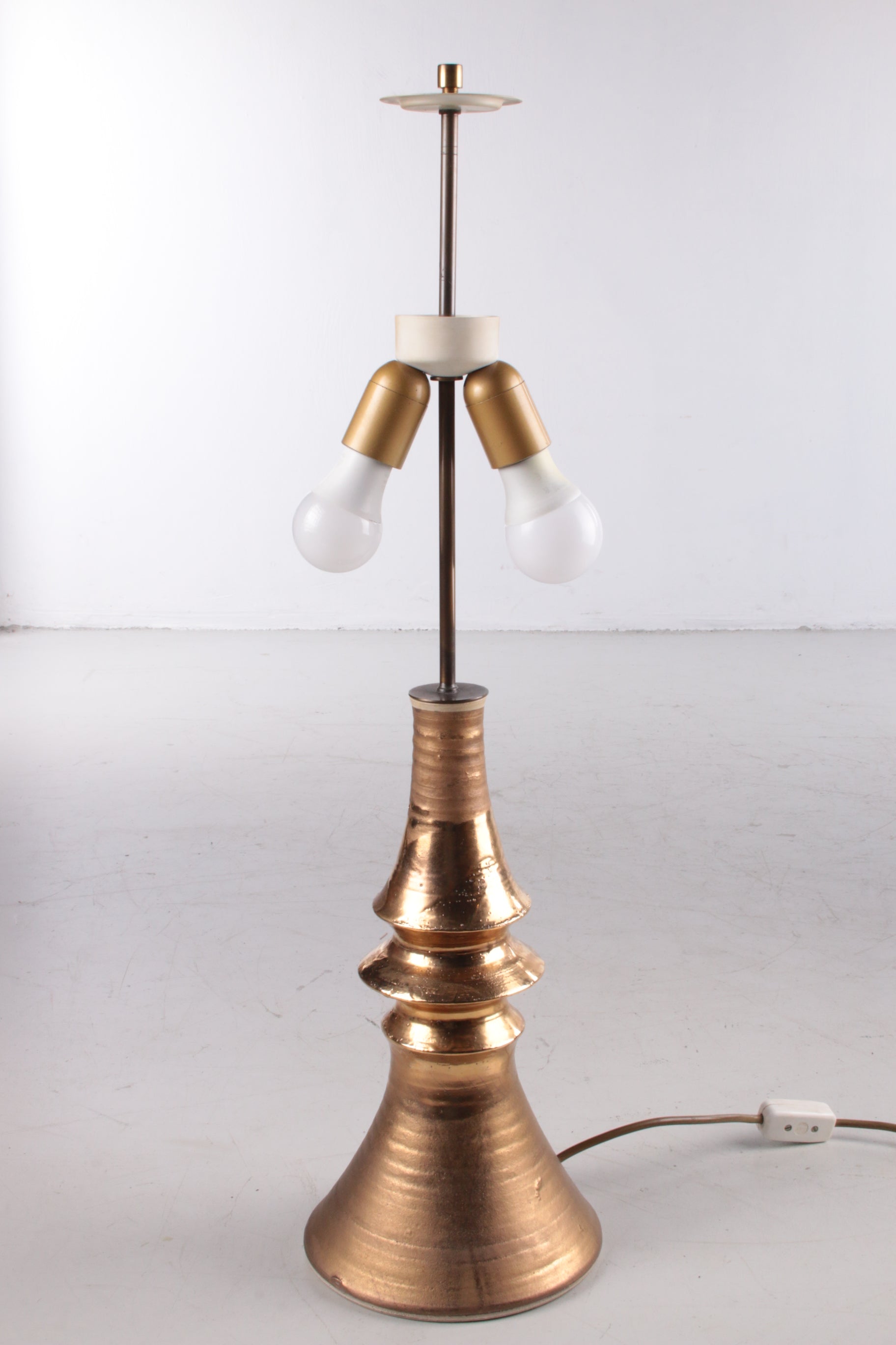 Mooie keramieken gouden tafellamp met orgienelen kap,70s zonder kap