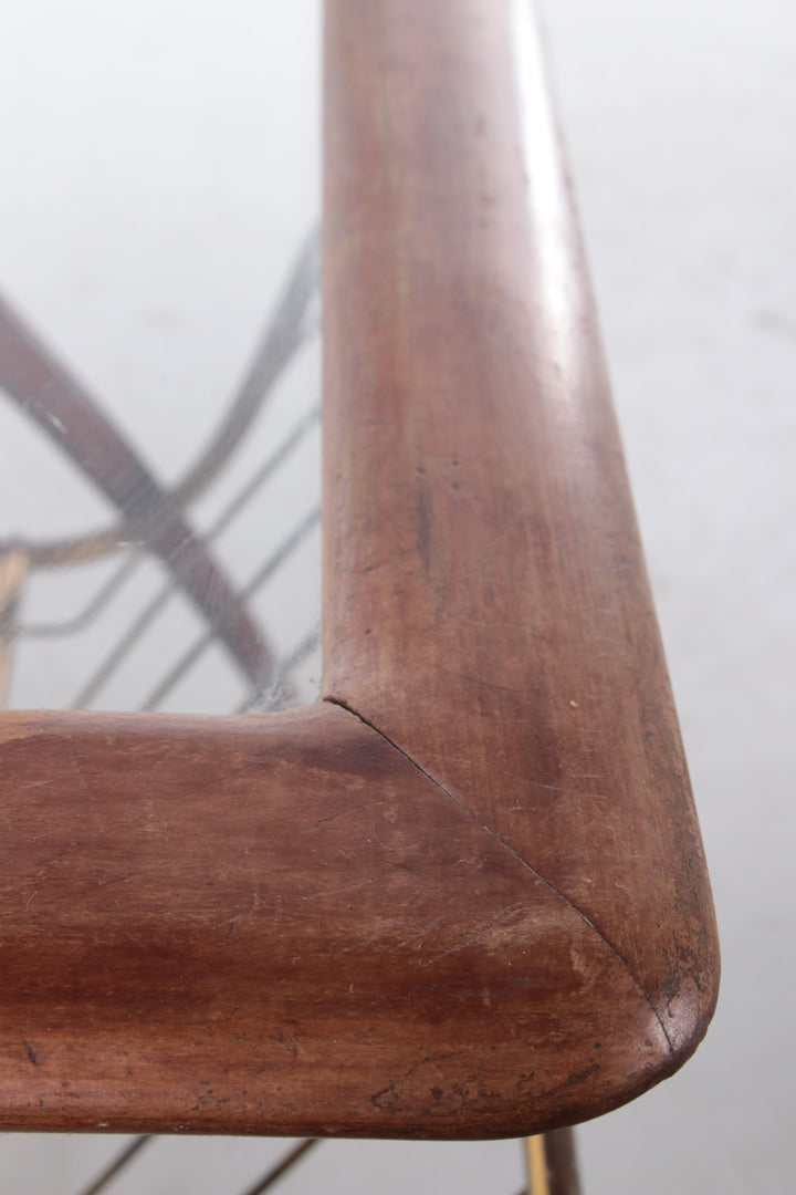 Vintage Italiaanse bijzettafel met tijdschriftenrek van Ico Parisi,1960s detail tafelblad rand