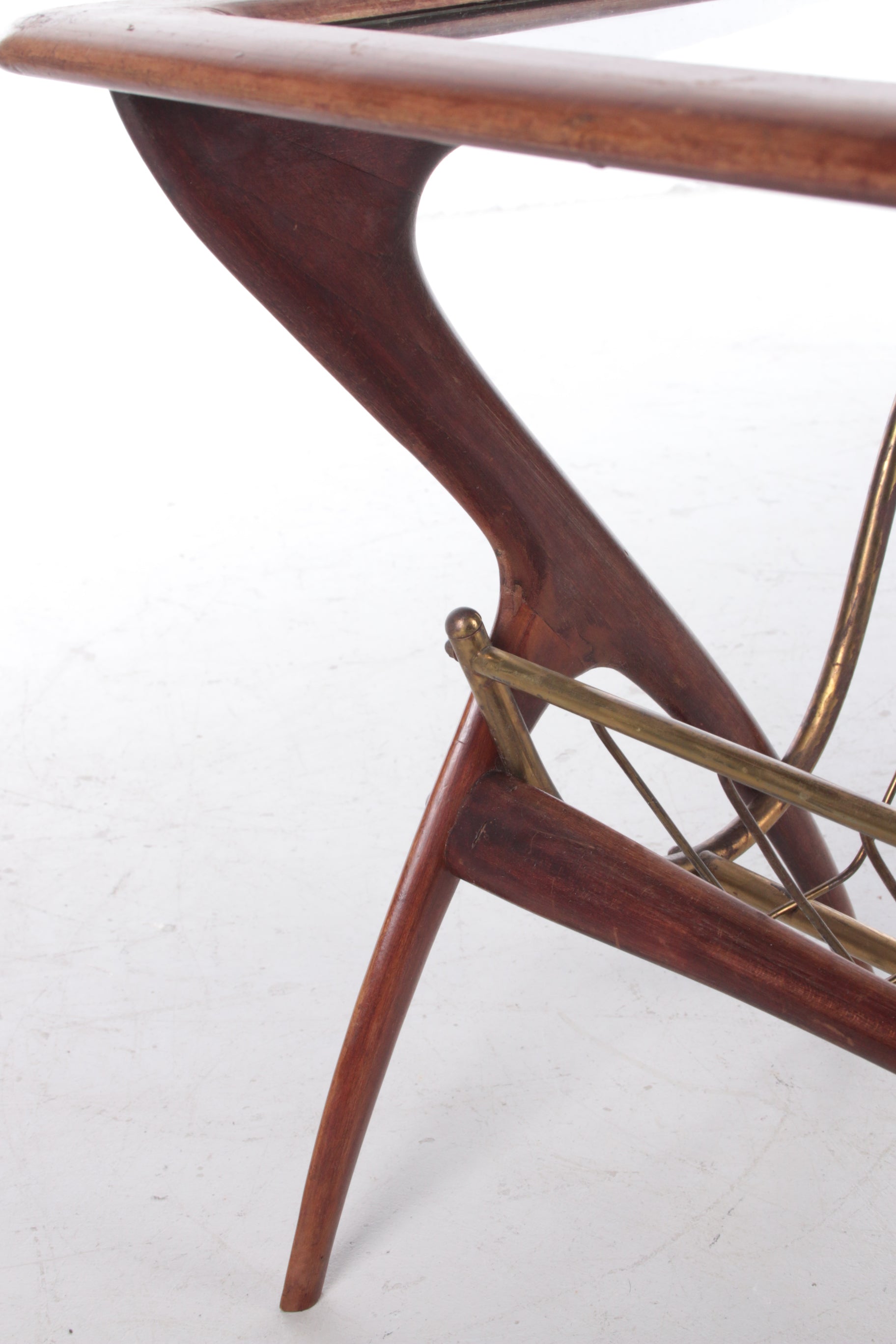 Vintage Italiaanse bijzettafel met tijdschriftenrek van Ico Parisi,1960s detail foto