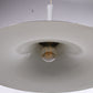 Vintage Witte Trompetlamp deens design uit de jaren 60 detail lampje onder