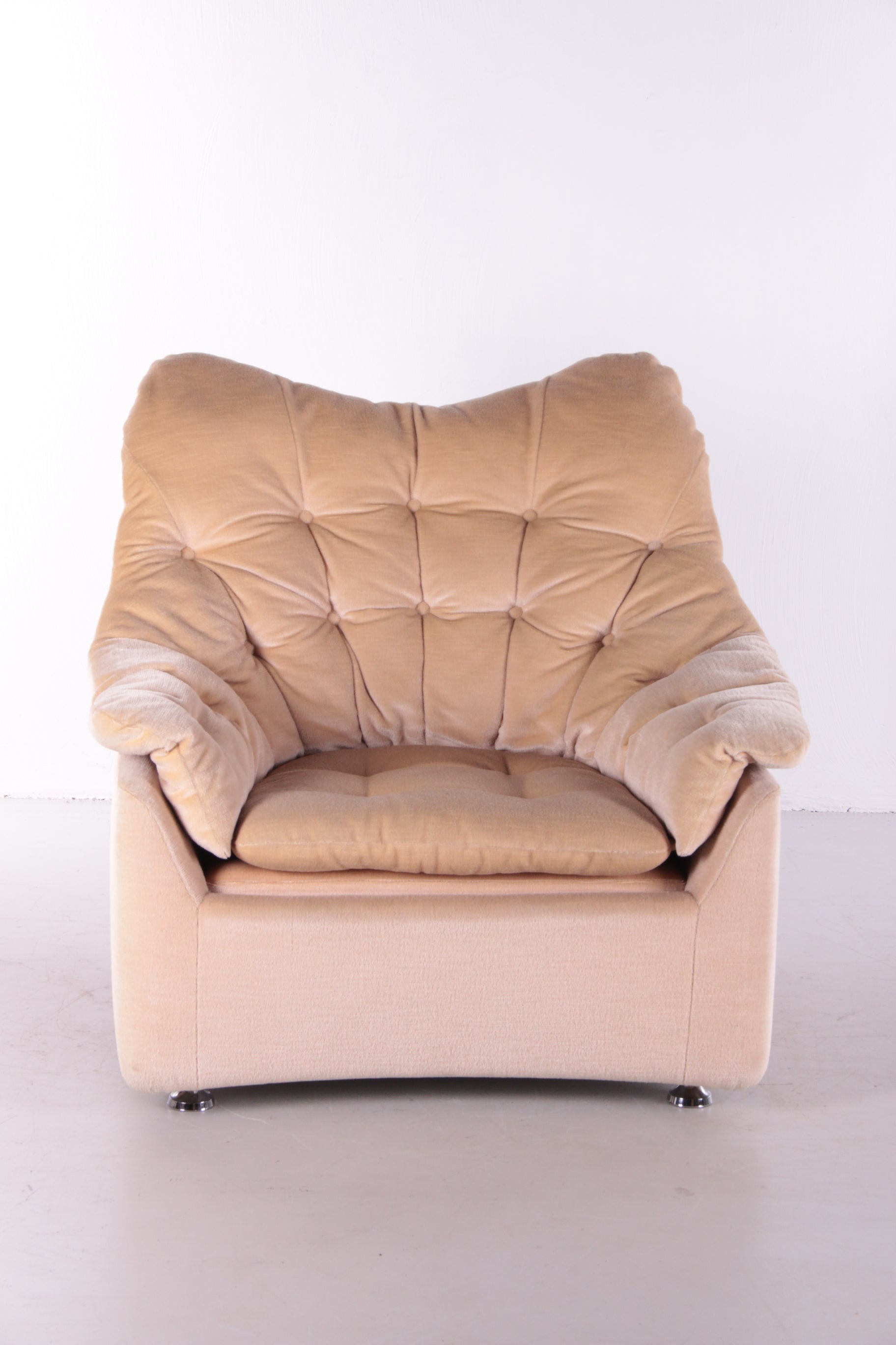 Vintage design lounge chair Velvet from the 70s