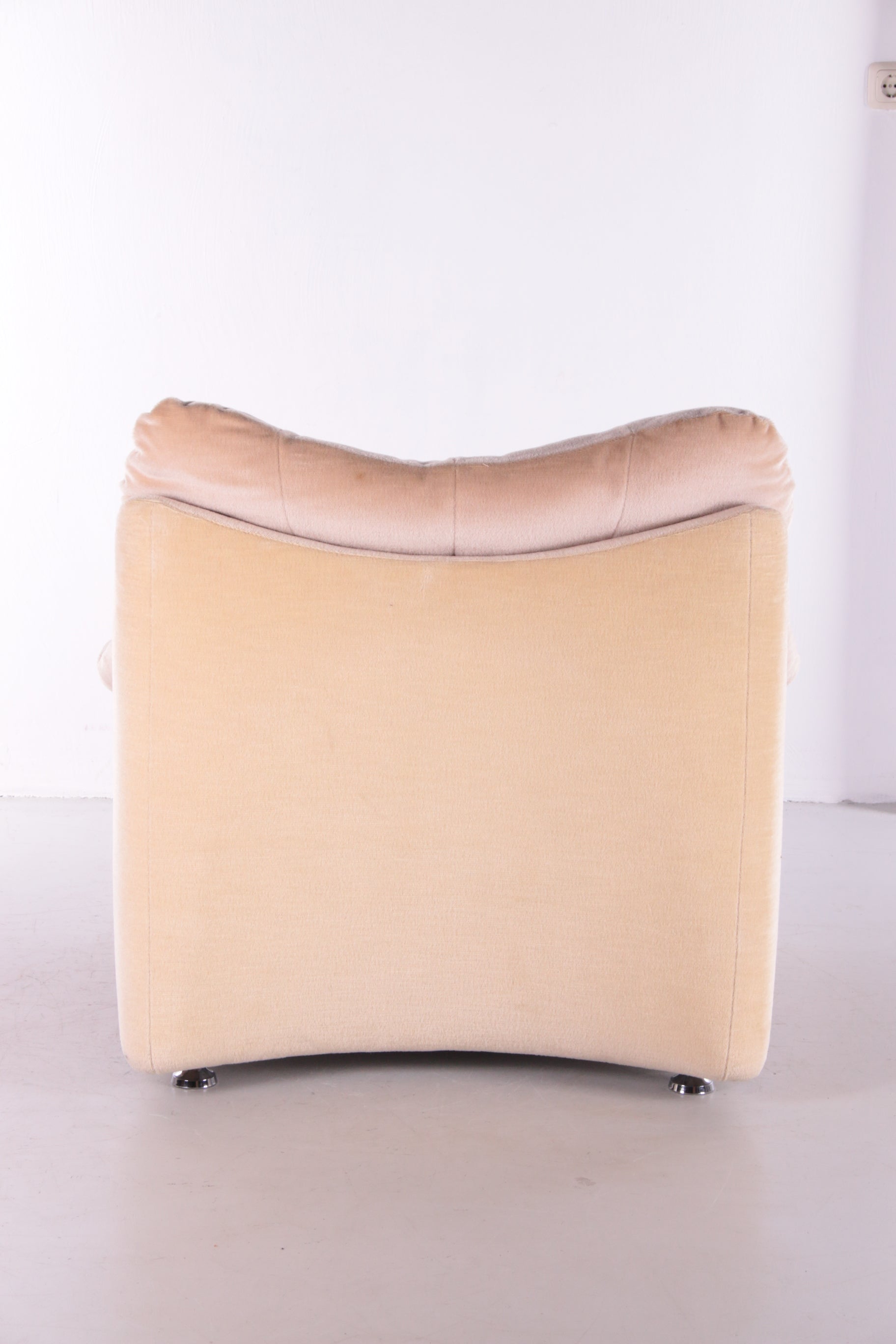 Vintage design lounge chair Velvet from the 70s achterkant