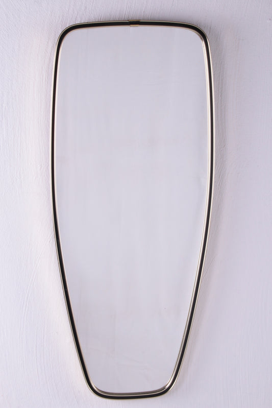  Langwerpige spiegel met zwarte en messing rand, jaren60