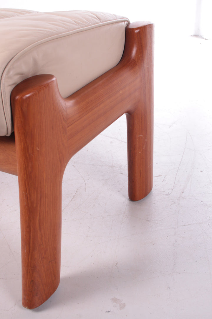  Voetenbakje gemaakt van teak met leer.1970