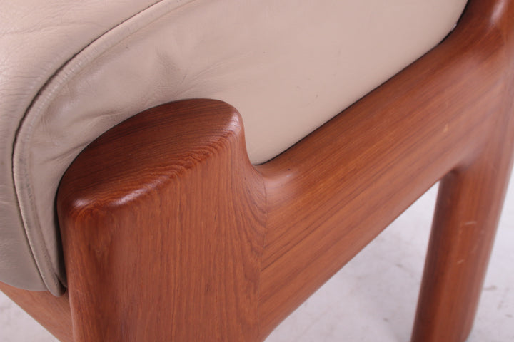  Voetenbakje gemaakt van teak met leer.1970