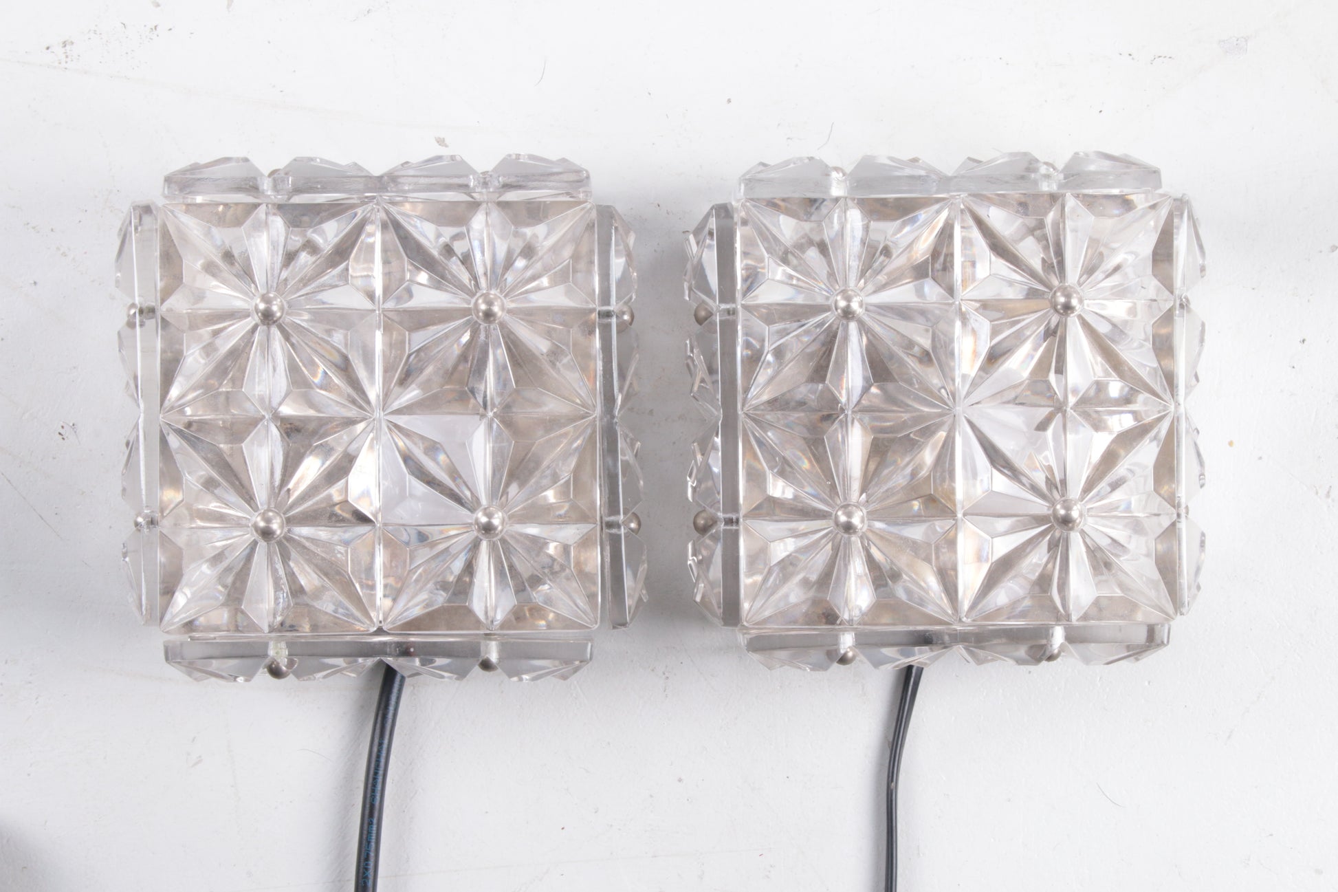 Paar chroom & kristalglazen wandlampen van Kinkeldey, jaren 70 voorkant