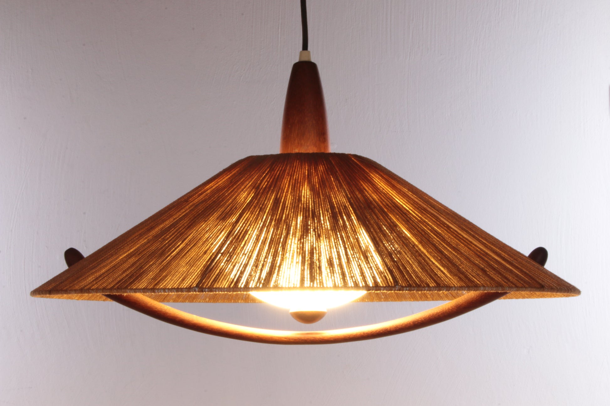 Sissal Hanglamp van Temde met Plexieglas, jaren60s.