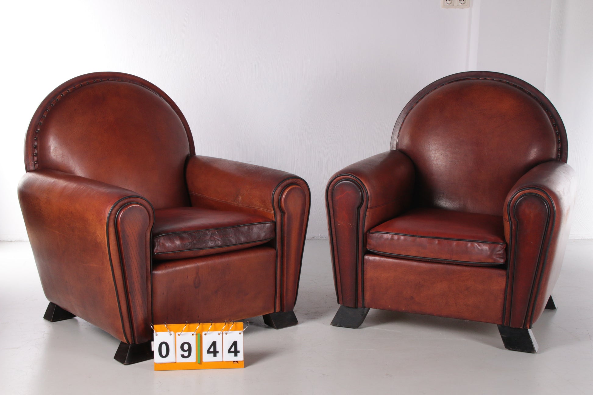 Set van twee schaapsleren Art Deco fauteuils van Lounge Atelier, 1960s voorkant