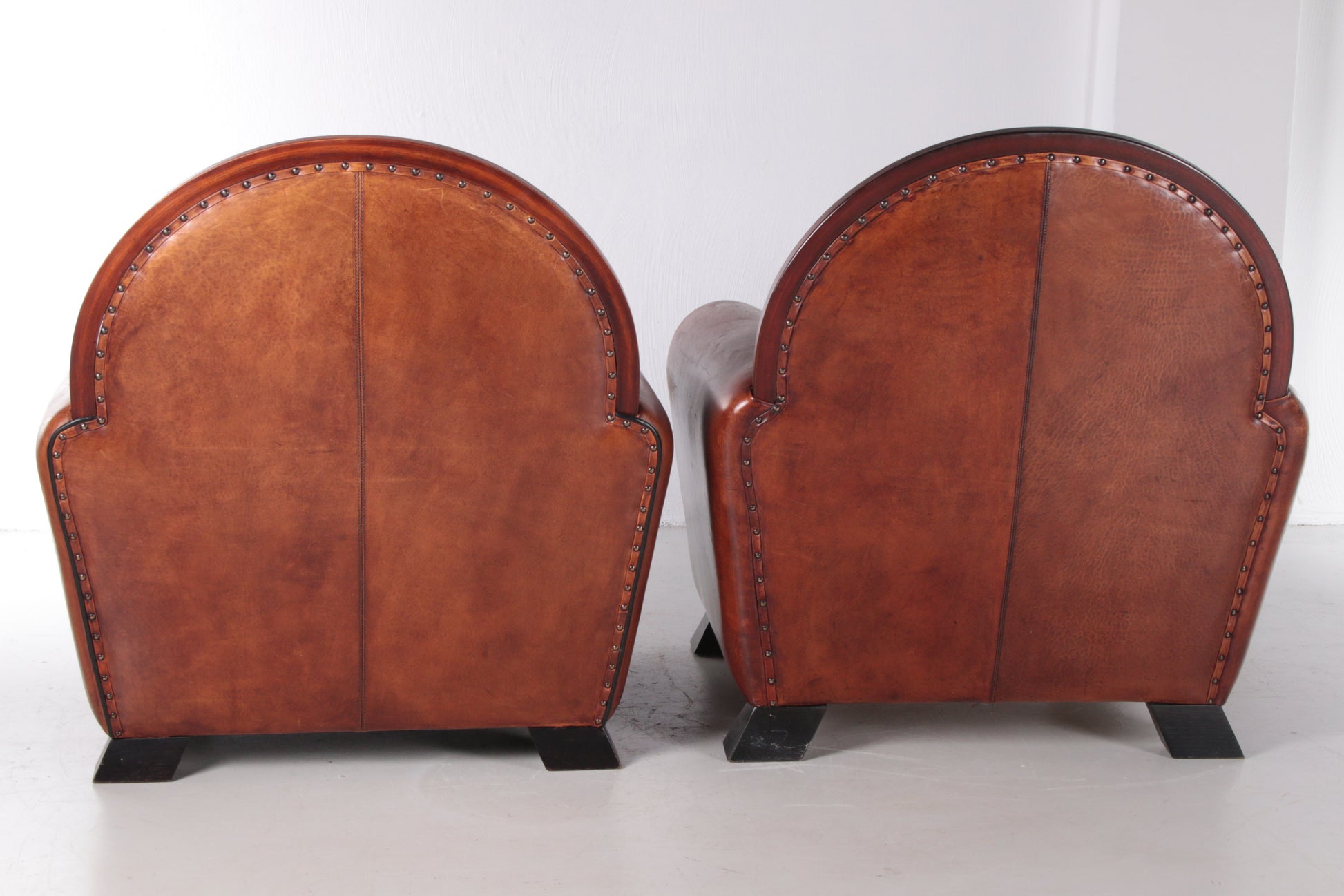 Set van twee schaapsleren Art Deco fauteuils van Lounge Atelier, 1960s achterkant