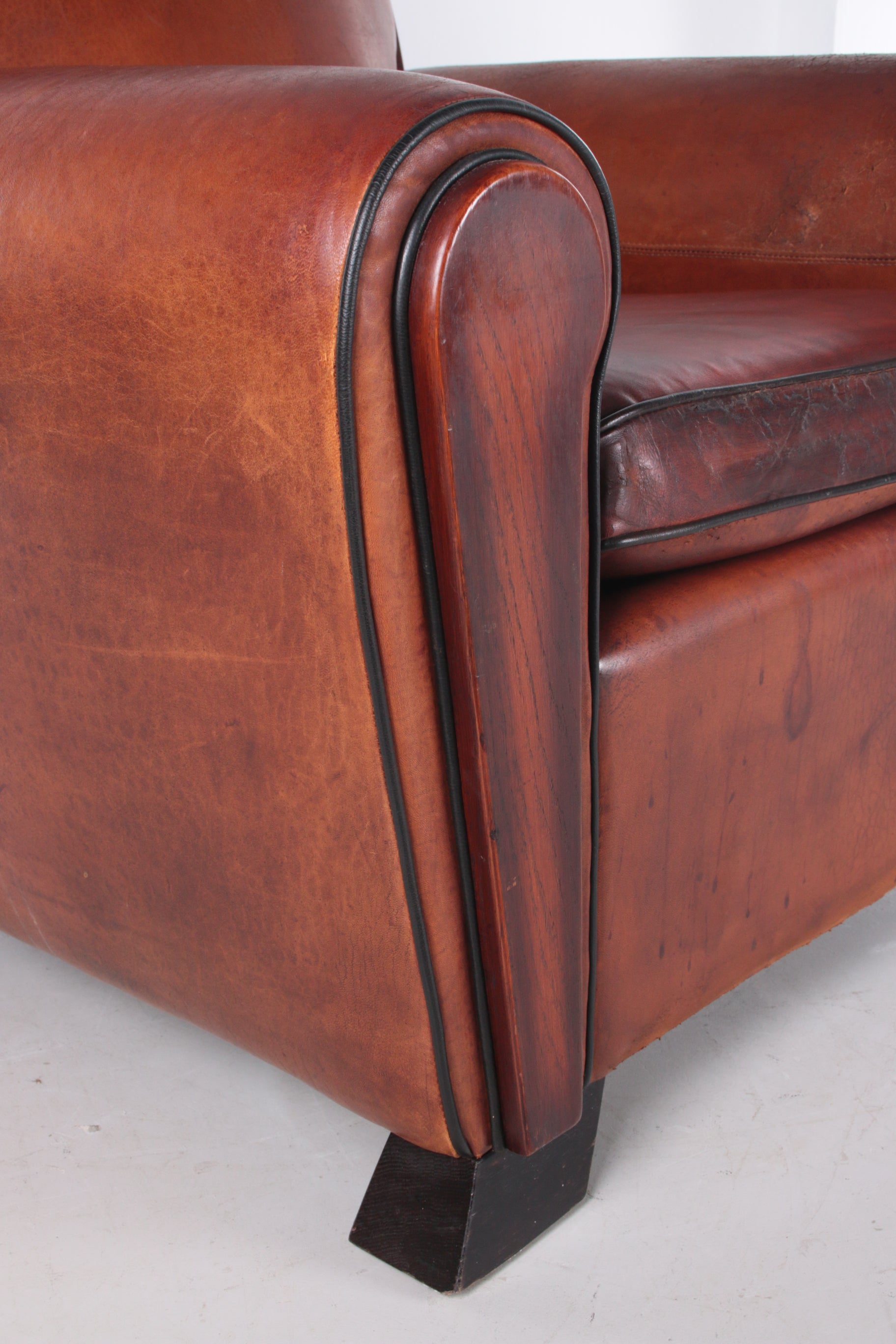 Set van twee schaapsleren Art Deco fauteuils van Lounge Atelier, 1960s detail armeluning