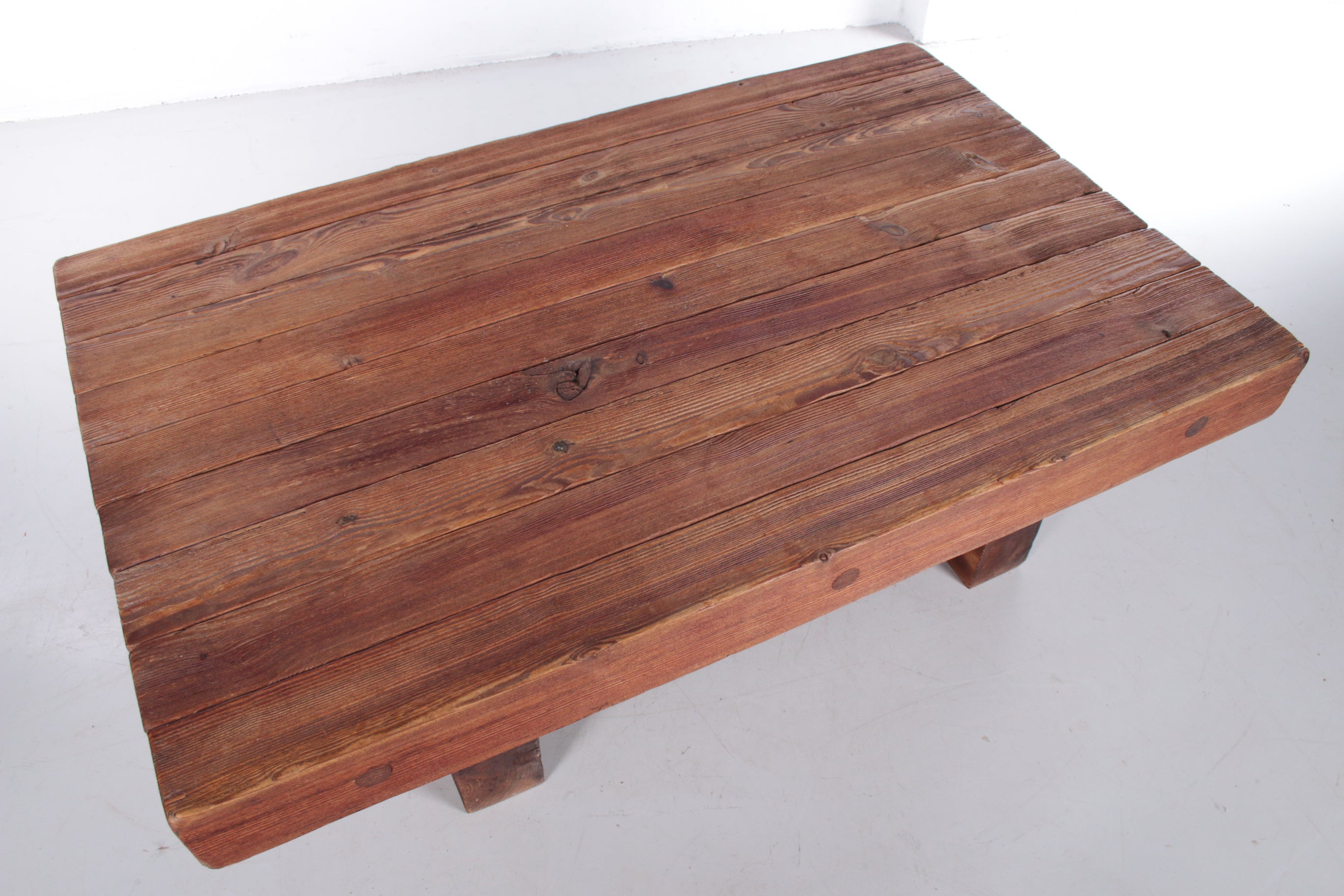 Brutalistische Salontafel van Jens Lyngsoe voor Havdrup Treavarefabrik bovenkant blad