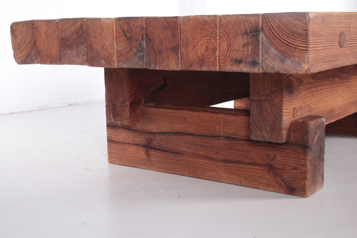 Brutalistische Salontafel van Jens Lyngsoe voor Havdrup Treavarefabrik kopsekant blad