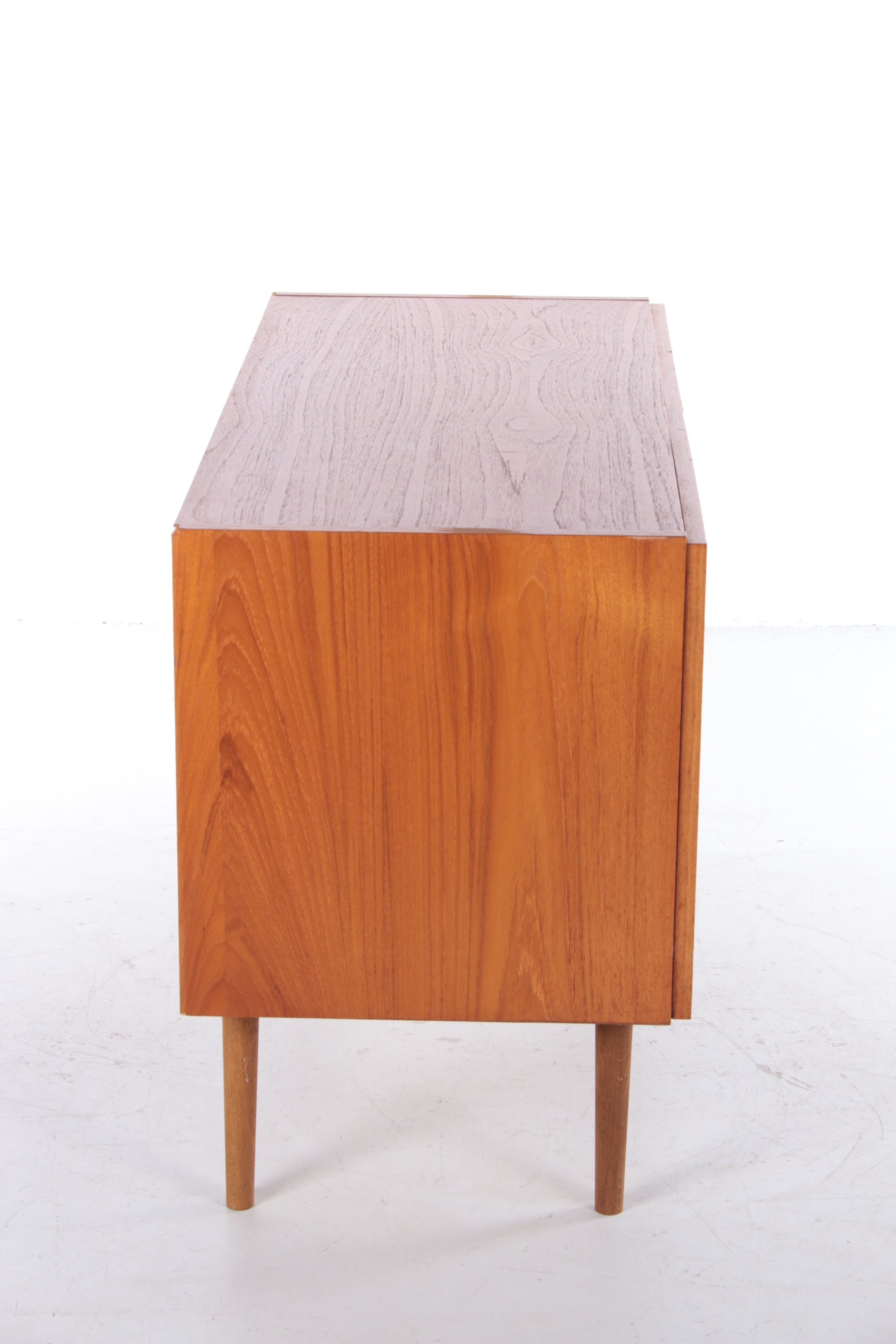 Mid century Sideboard met lades Deens ontwerp,1960s.zijkant