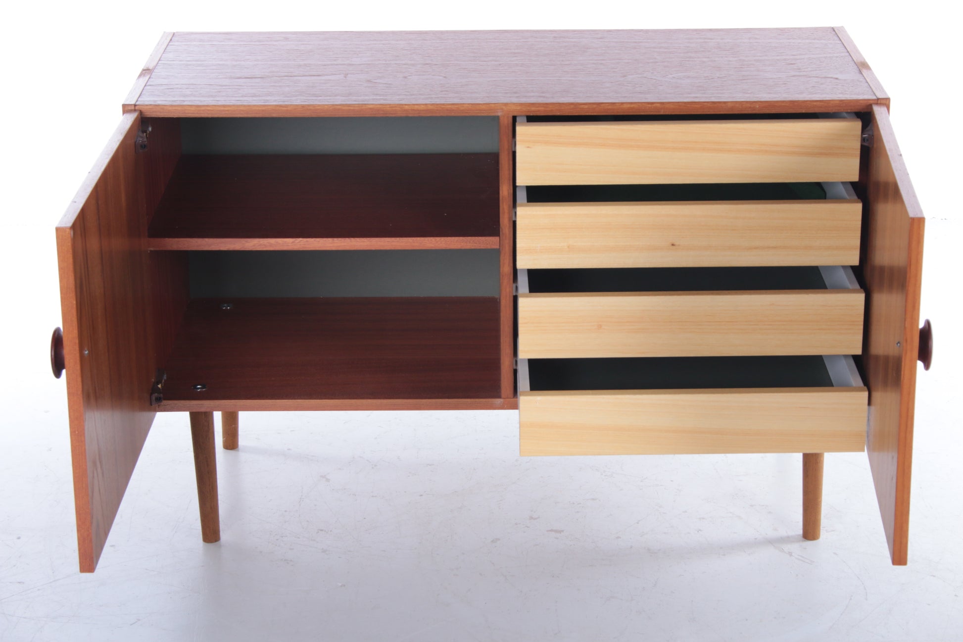 Mid century Sideboard met lades Deens ontwerp,1960s.binnenkant