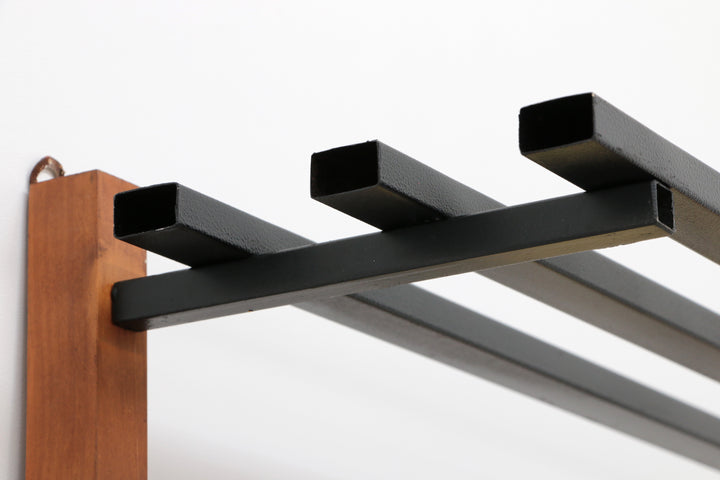 Italiaanse Wandkapstok met poesjes rood,creme en hoedenrek,1960