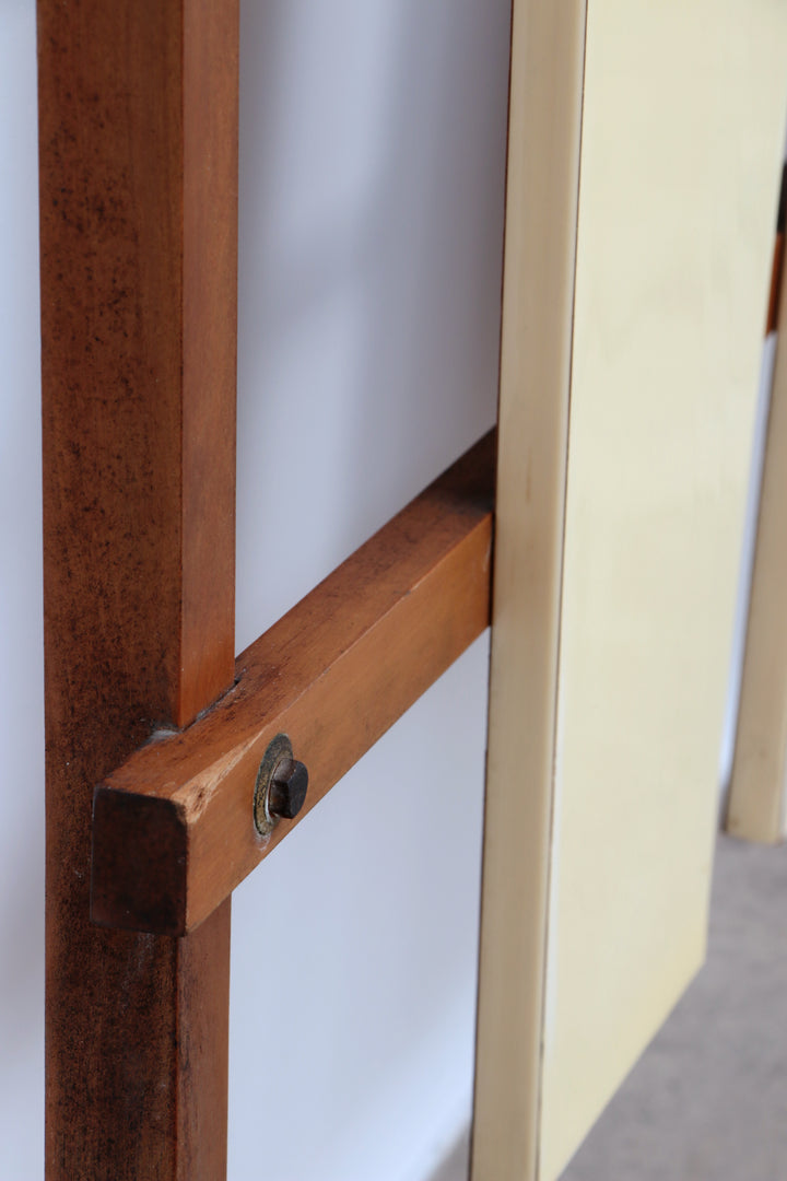 Italiaanse Wandkapstok met poesjes rood,creme en hoedenrek,1960