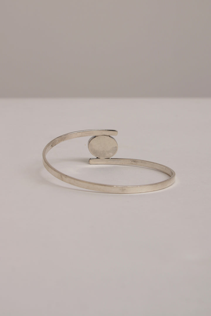 Mooi slanke armband met prachtige groene steen.