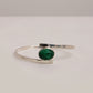 Mooi slanke armband met prachtige groene steen.