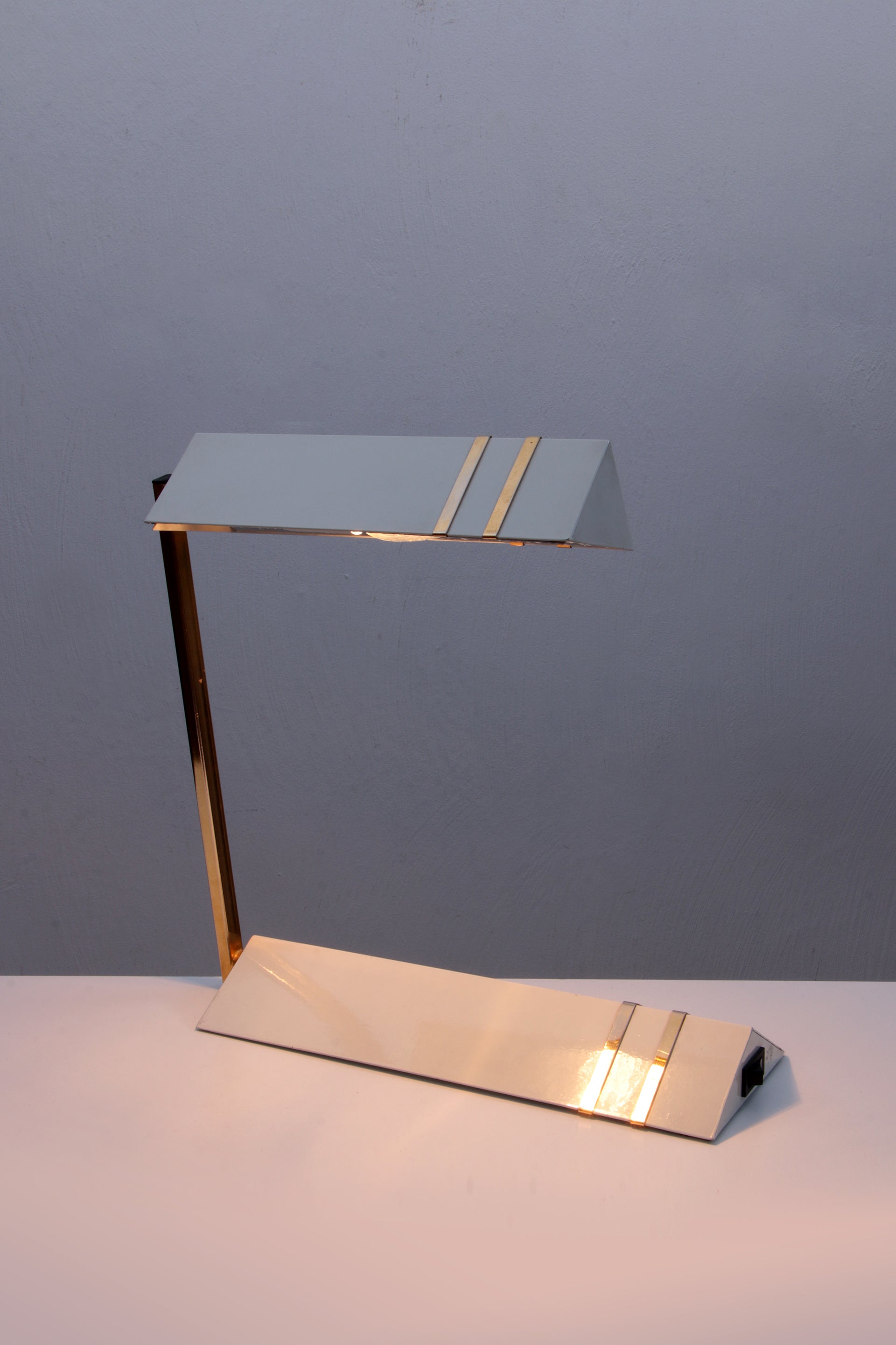 Italiaanse bureaulamp mooi strak design,1960