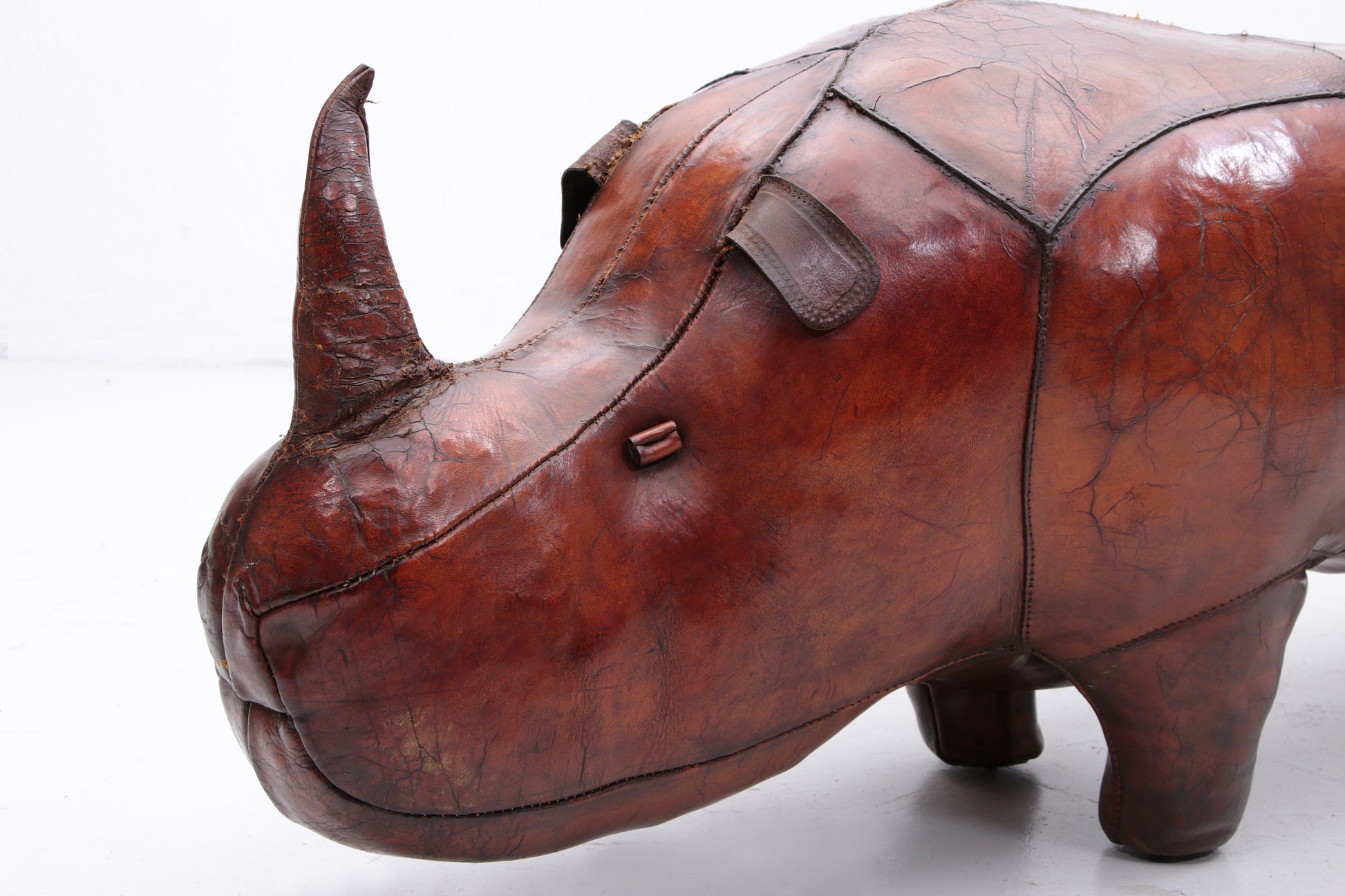 Dimitri Omersa voetenbankje Model neushoorn gemaakt door Abercrombie&Fitch,1960