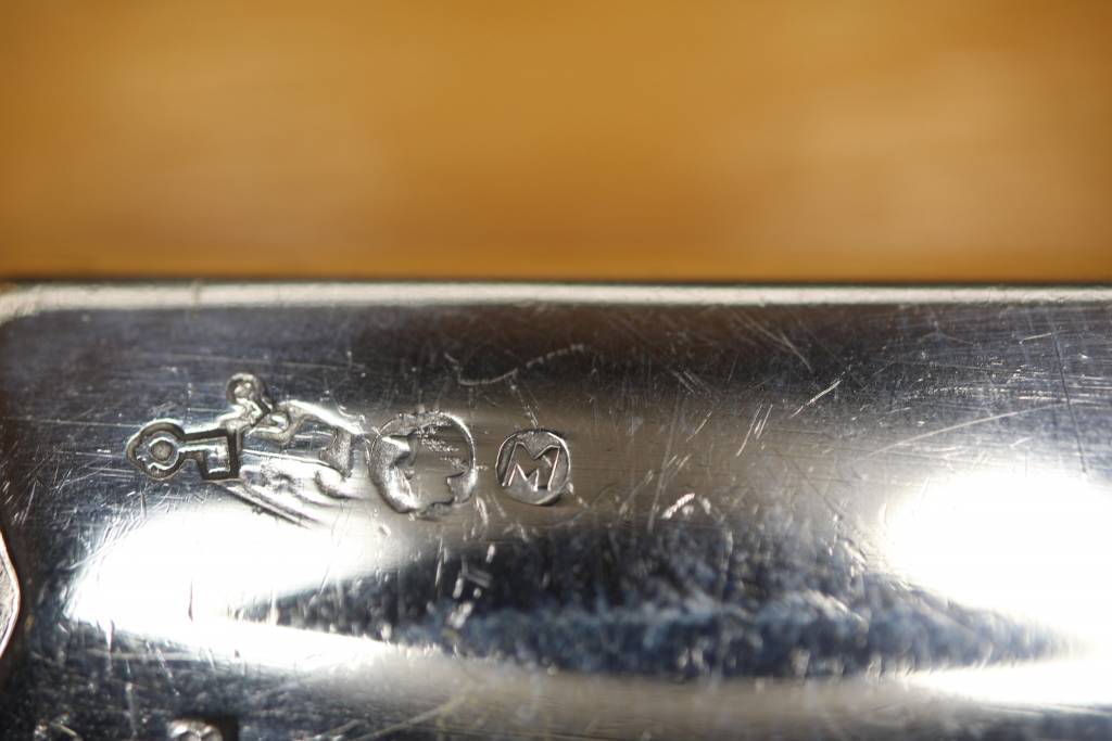 Nederlandse Zilveren Dinner mes haagslofje per stuk detail gegraffeerde logos
