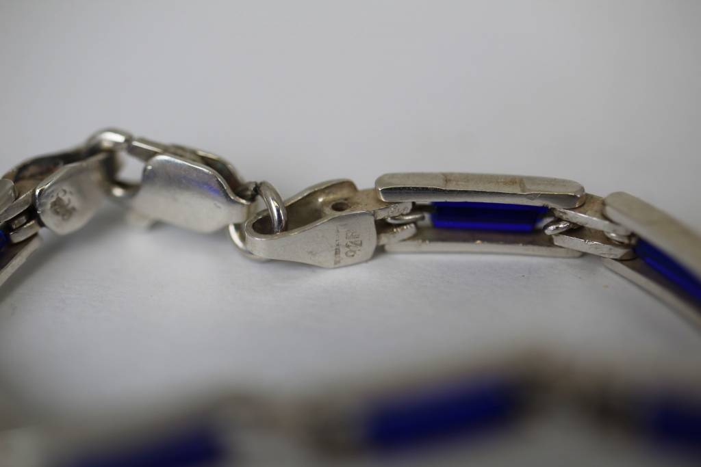 Zilveren armband blauwenstenen 'Berfu' detail binnekant