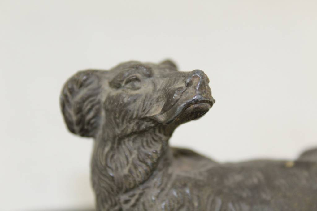 Bronzen beeld jachthond detail hoofd voorkant