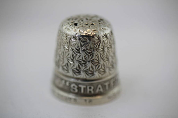 Engels Zilver Vingerhoedje maat 16 voorkant