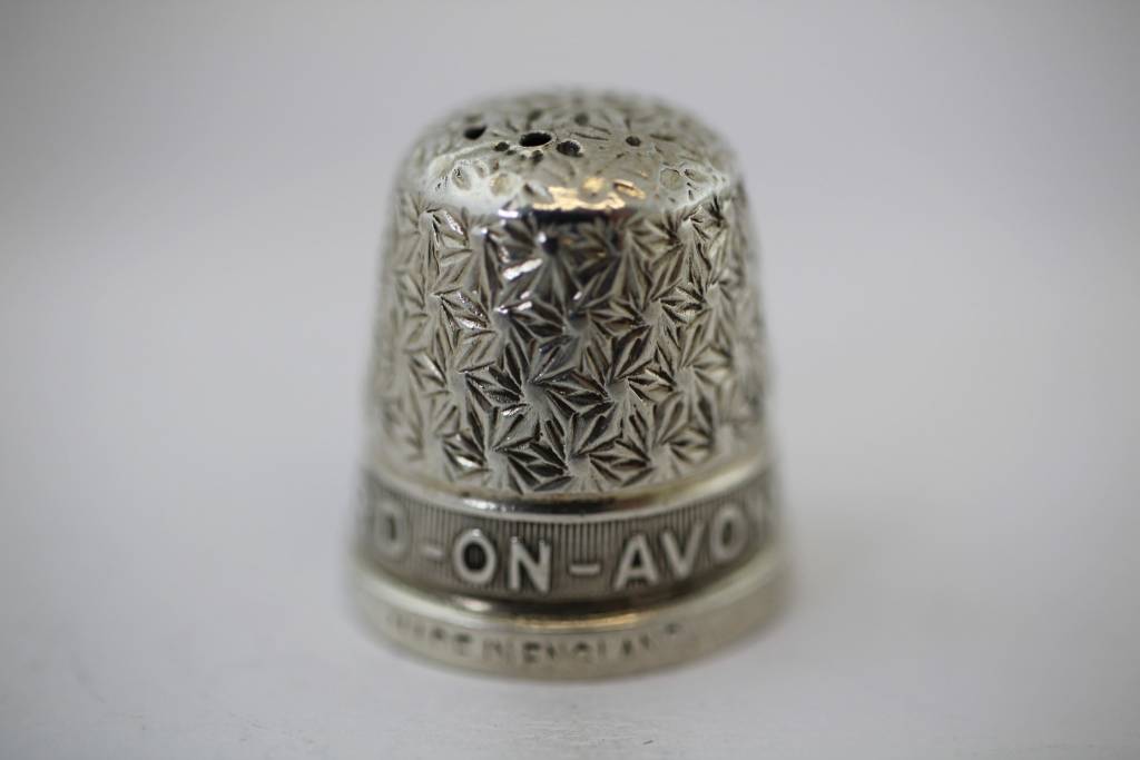 Engels Zilver Vingerhoedje maat 16 zijkant