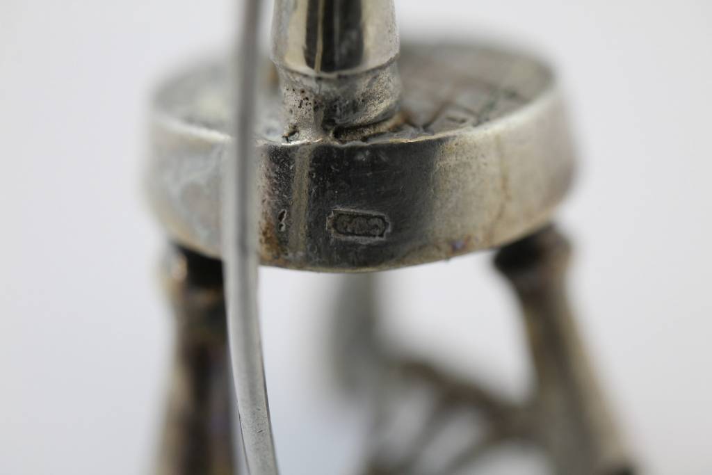Hollands miniatuur spinnewiel detail voetstuk