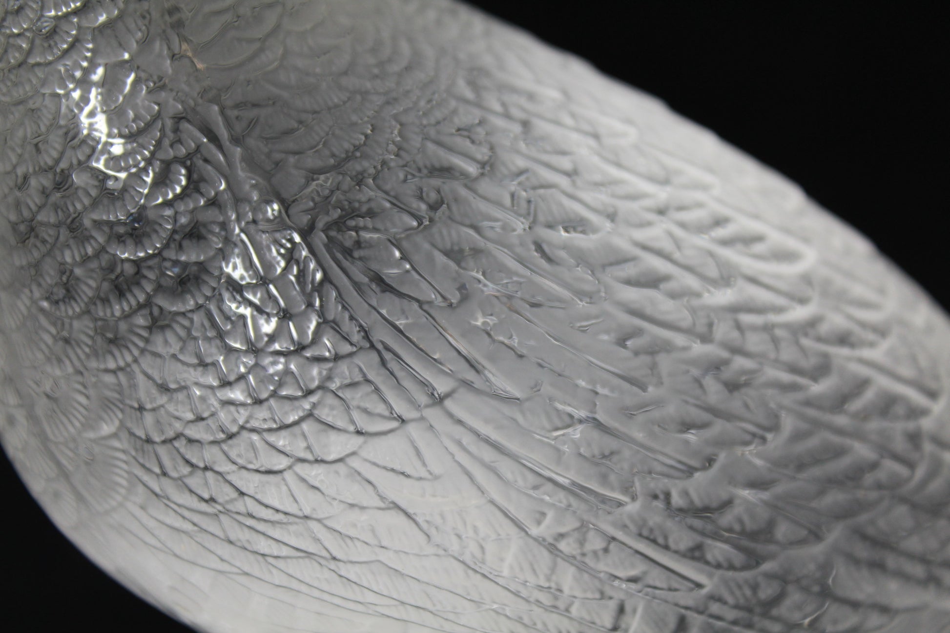 Lalique Kristal France Patrijs detail veren