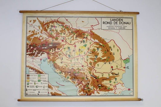 Vintage schoolkaart van de landen rond de Donau 84 x 113 voorkant