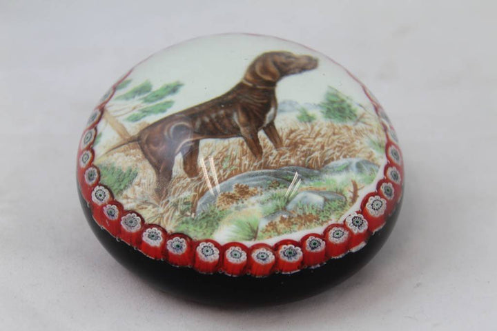 Oud engels paperweight met pointer zijkant