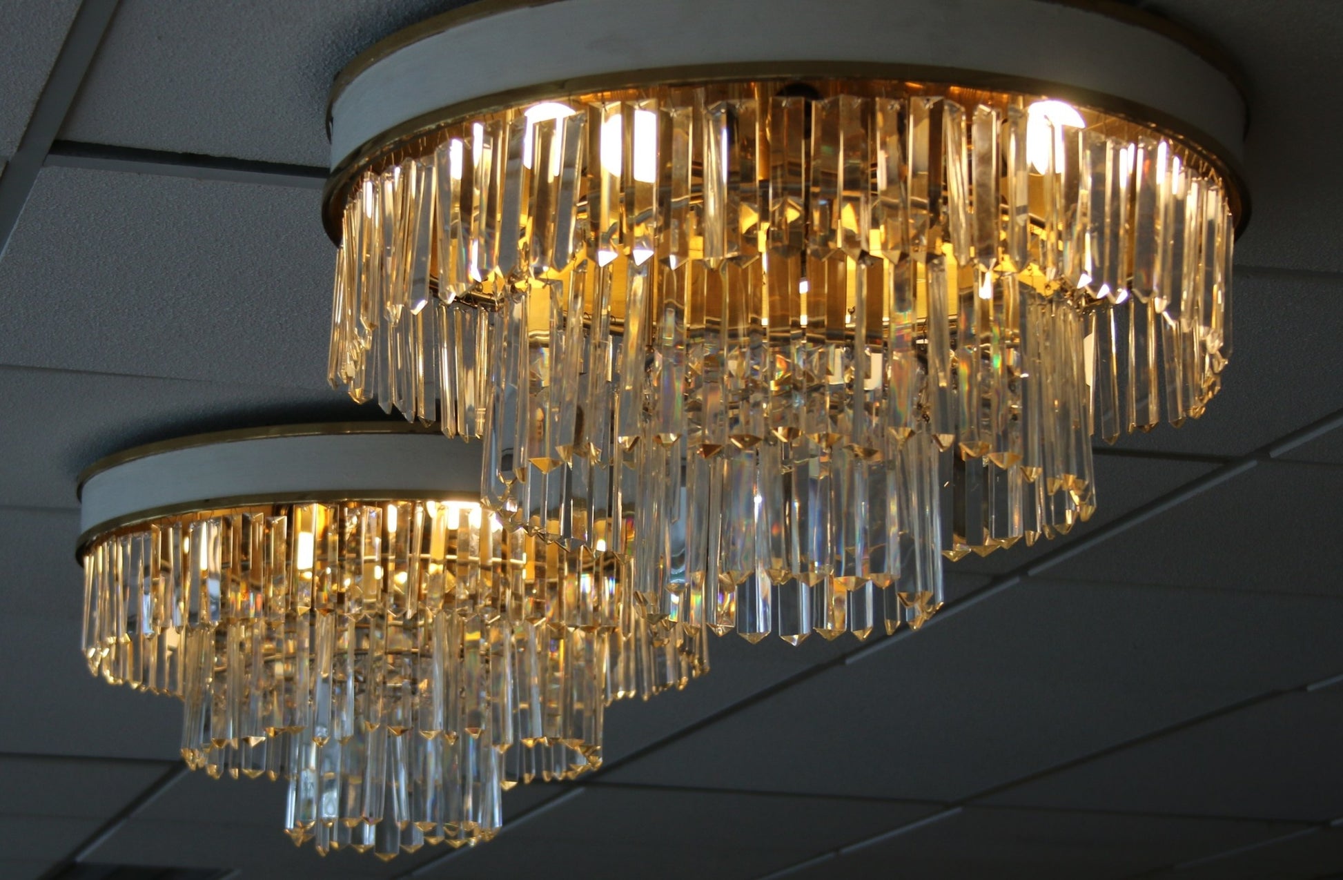 Set Vintage Messing Kristallen Plafondlamp L.A. Riedinger,1960s zijkant set