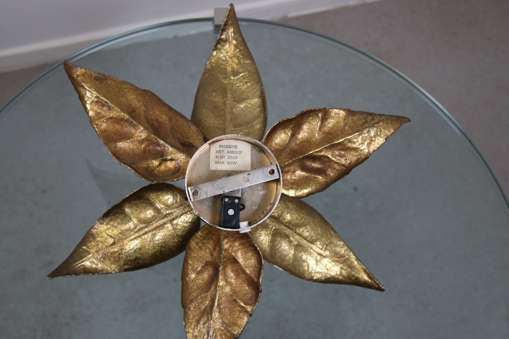 Plafondlamp goud bloem Willy Daro 1970 onderkant zonder lampje
