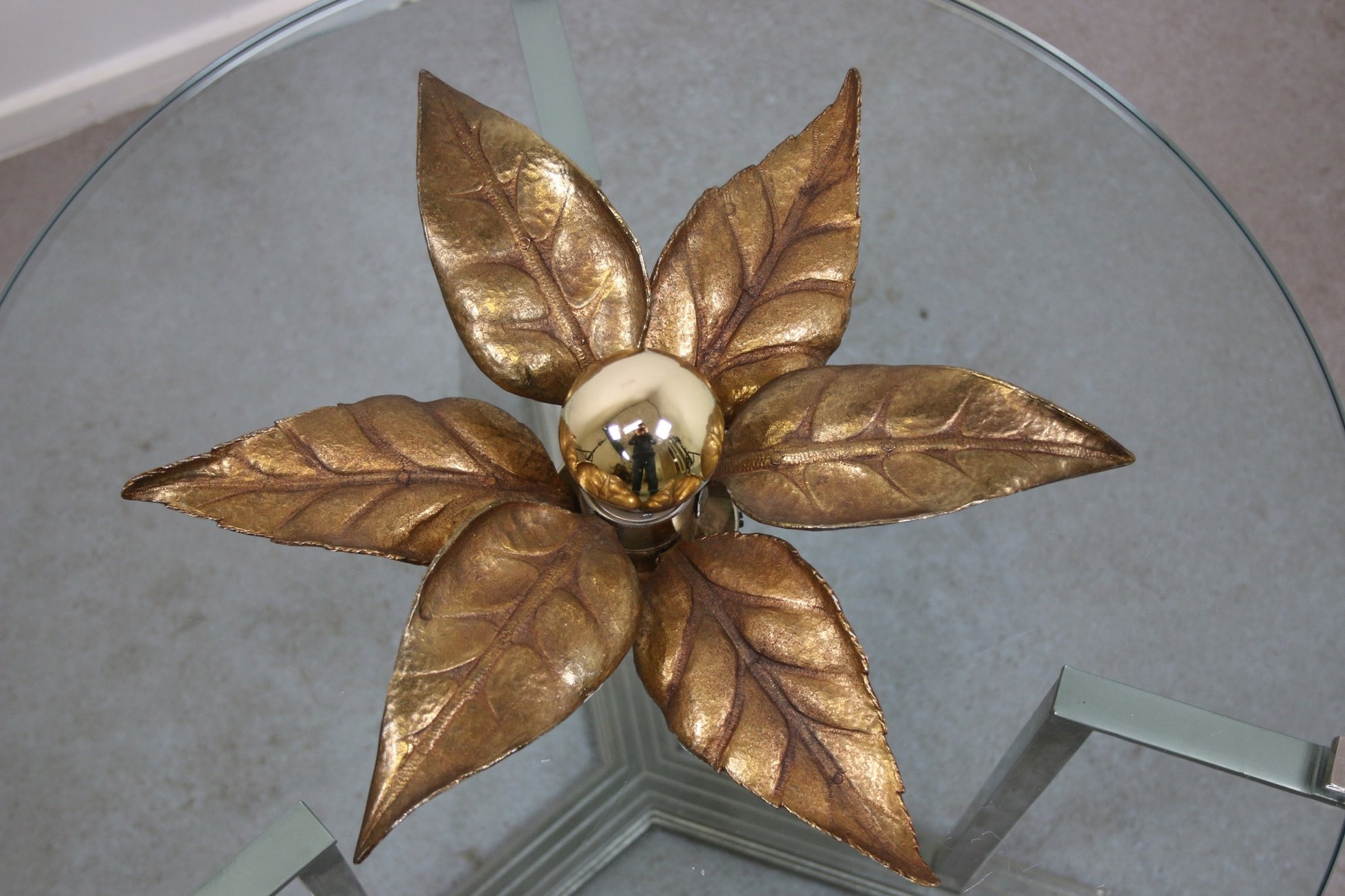 Plafondlamp goud bloem Willy Daro 1970 onderkant