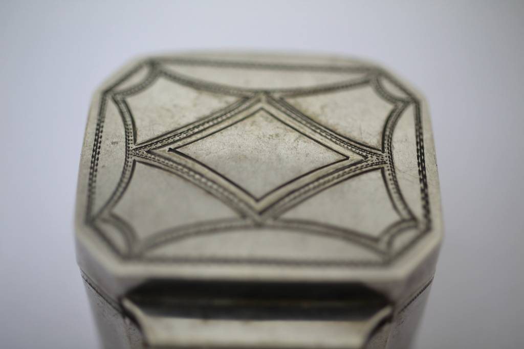 Oude Frans zilveren pillendoosje bovenkant