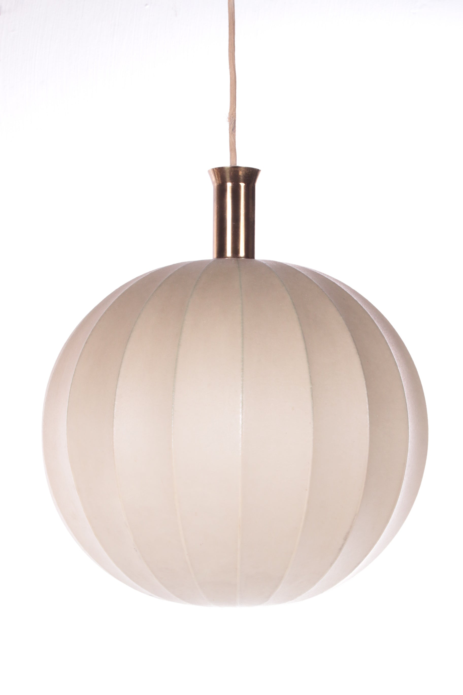 Bolle beige hanglamp uit Zweden hoofdfoto