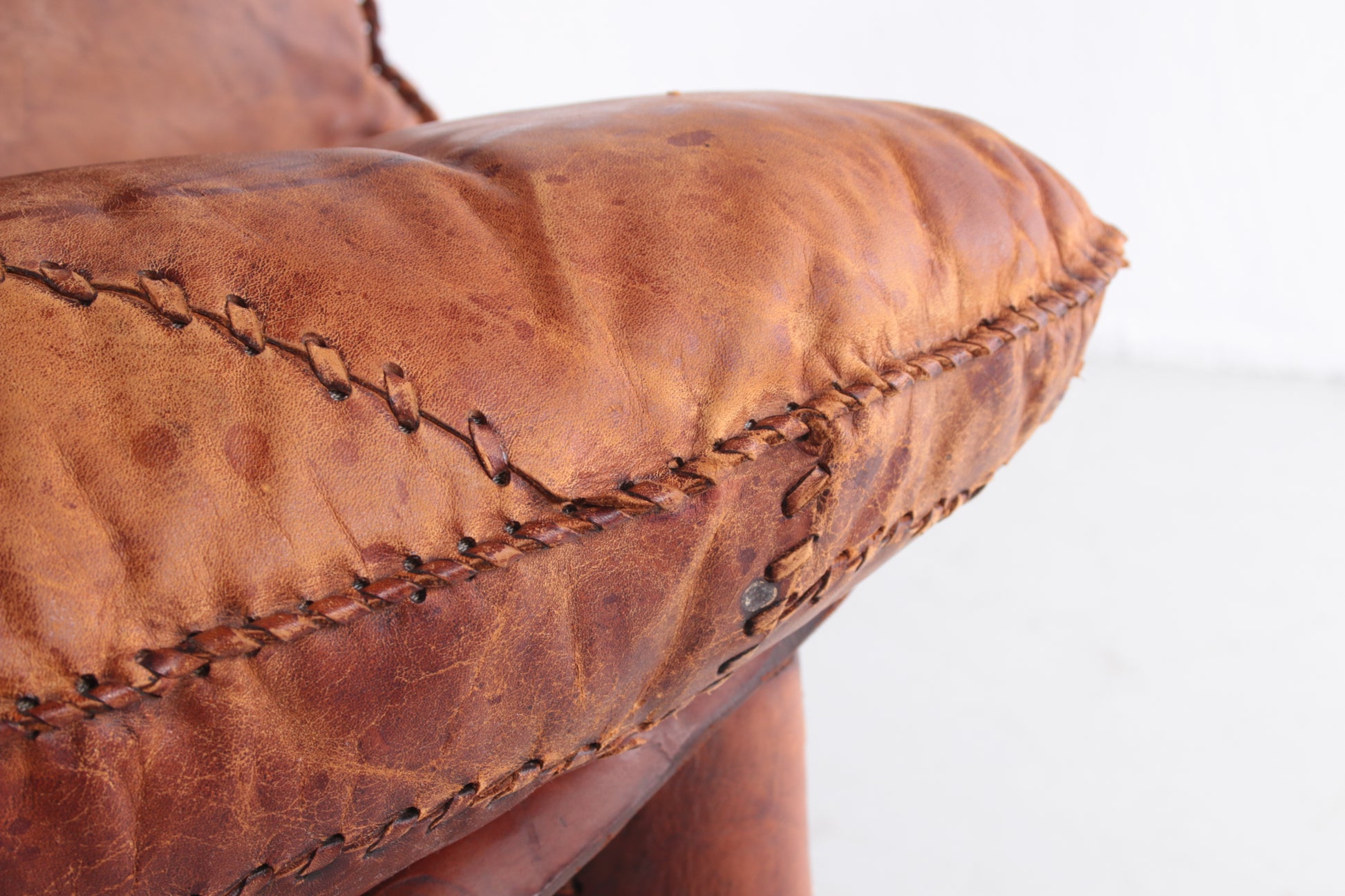 Brazilian Patched Leather Lounge Chair,1960s detail stiksels leer