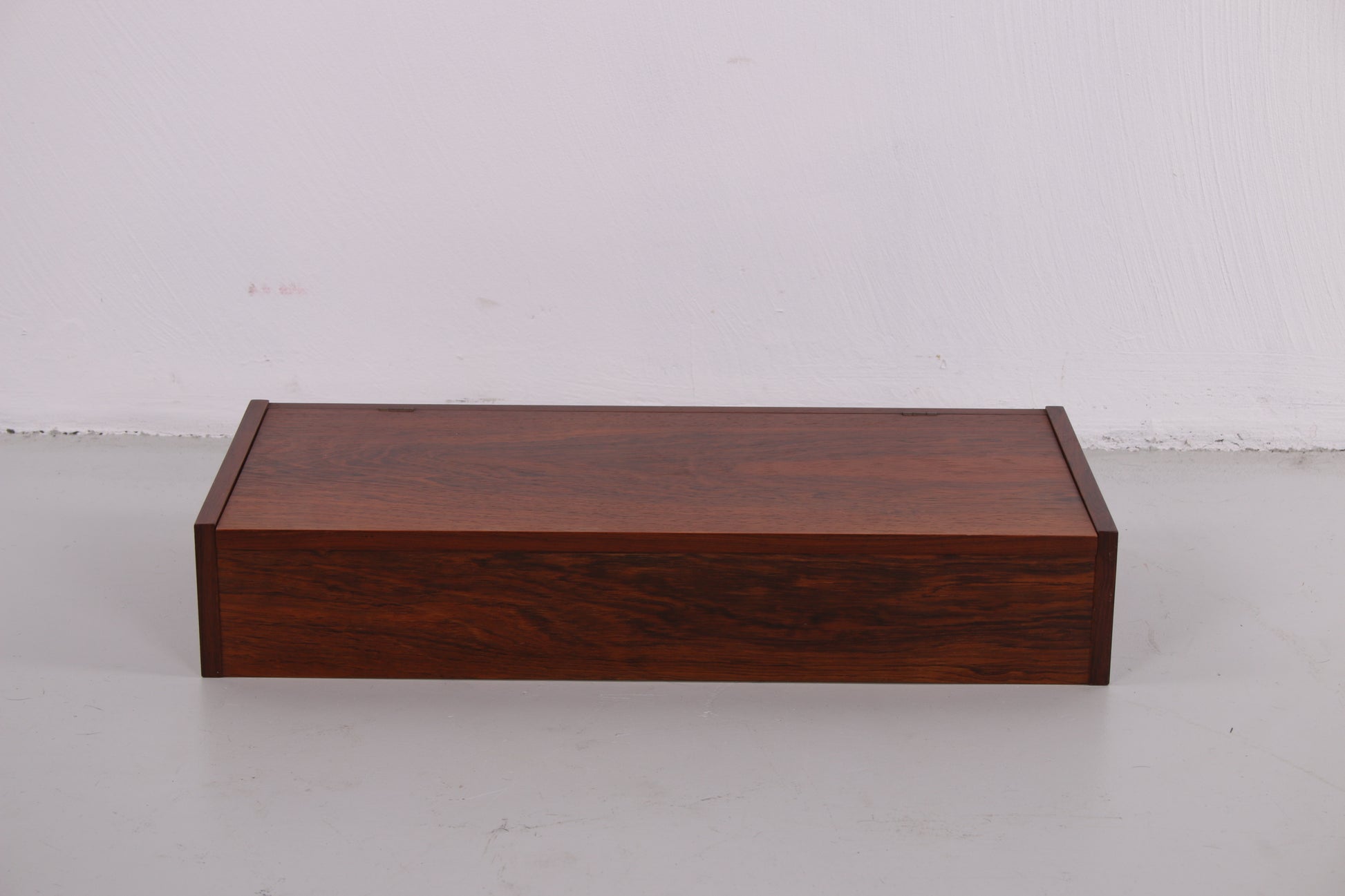 Massieve Pallisander houten tafel box Sigarenbox met vakken mooi afgewerkt 60 jaren voorkant