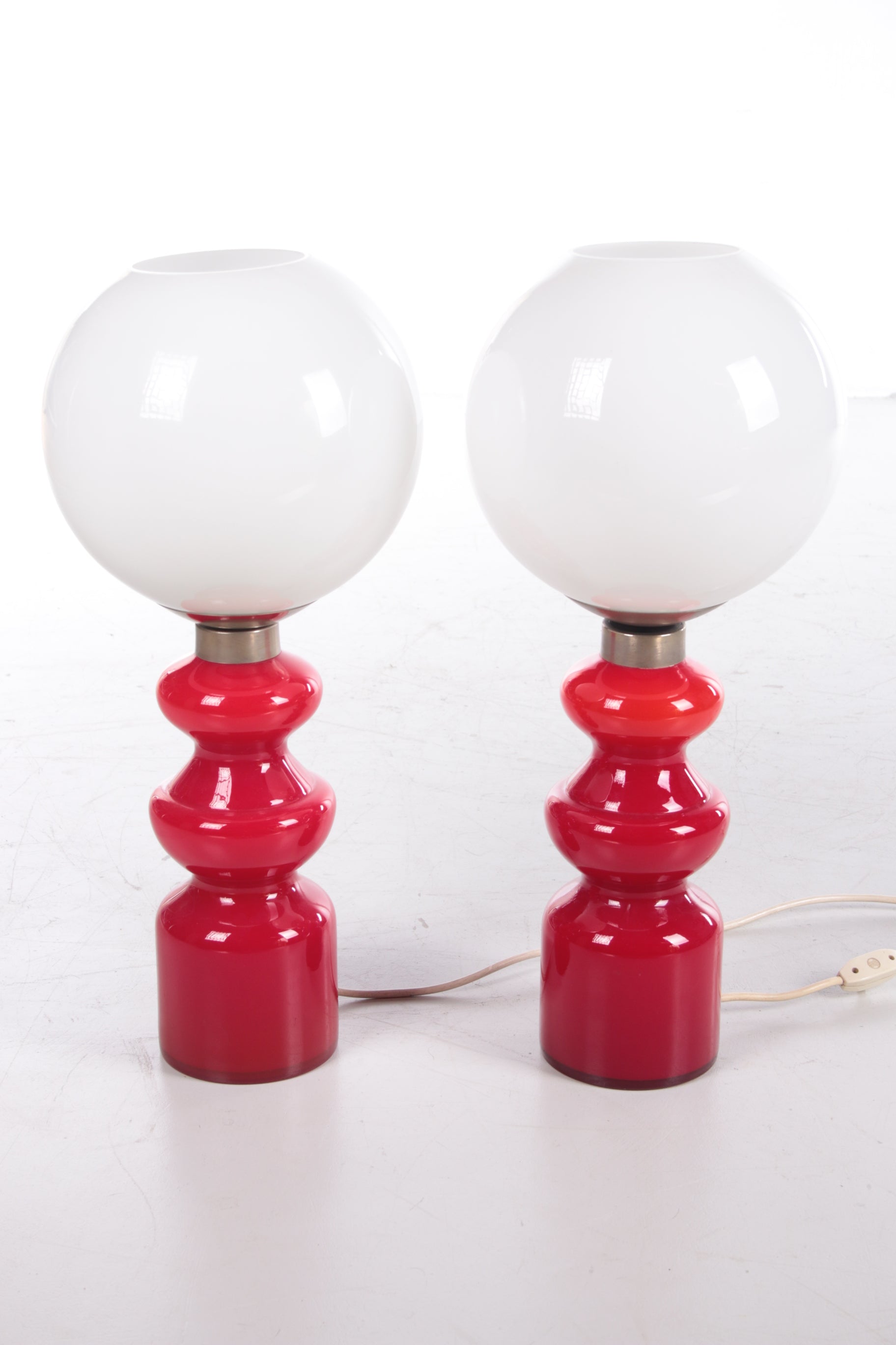 Rood en Witte Glazen Tafel Lampen set voorkant