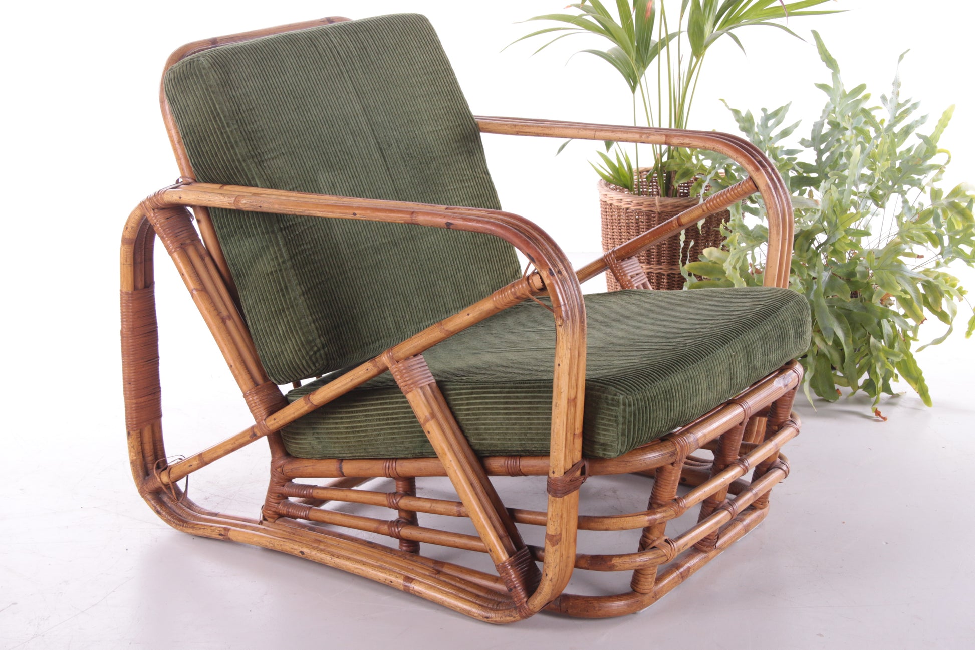 Vintage rotan bamboe lounge fauteuil Paul Frankl sfeerfoto