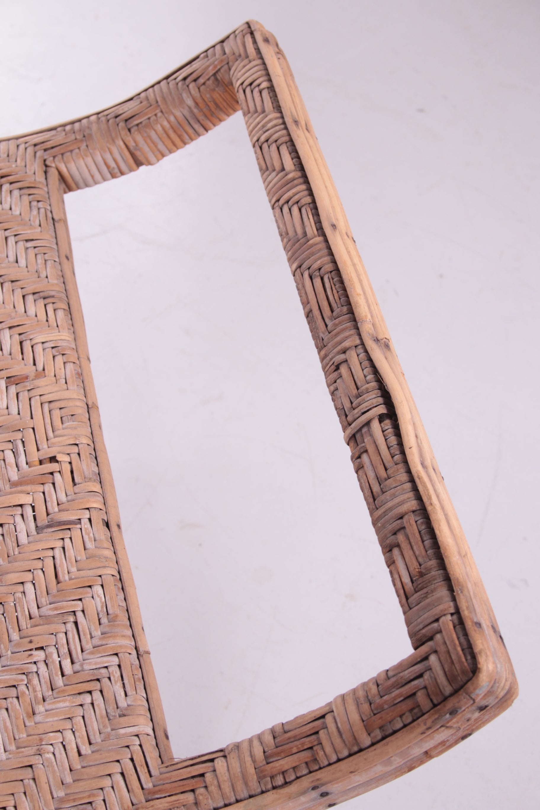 Spaanse bamboe en rieten opklapbare loungestoel uit de jaren 60 detail voetsteun