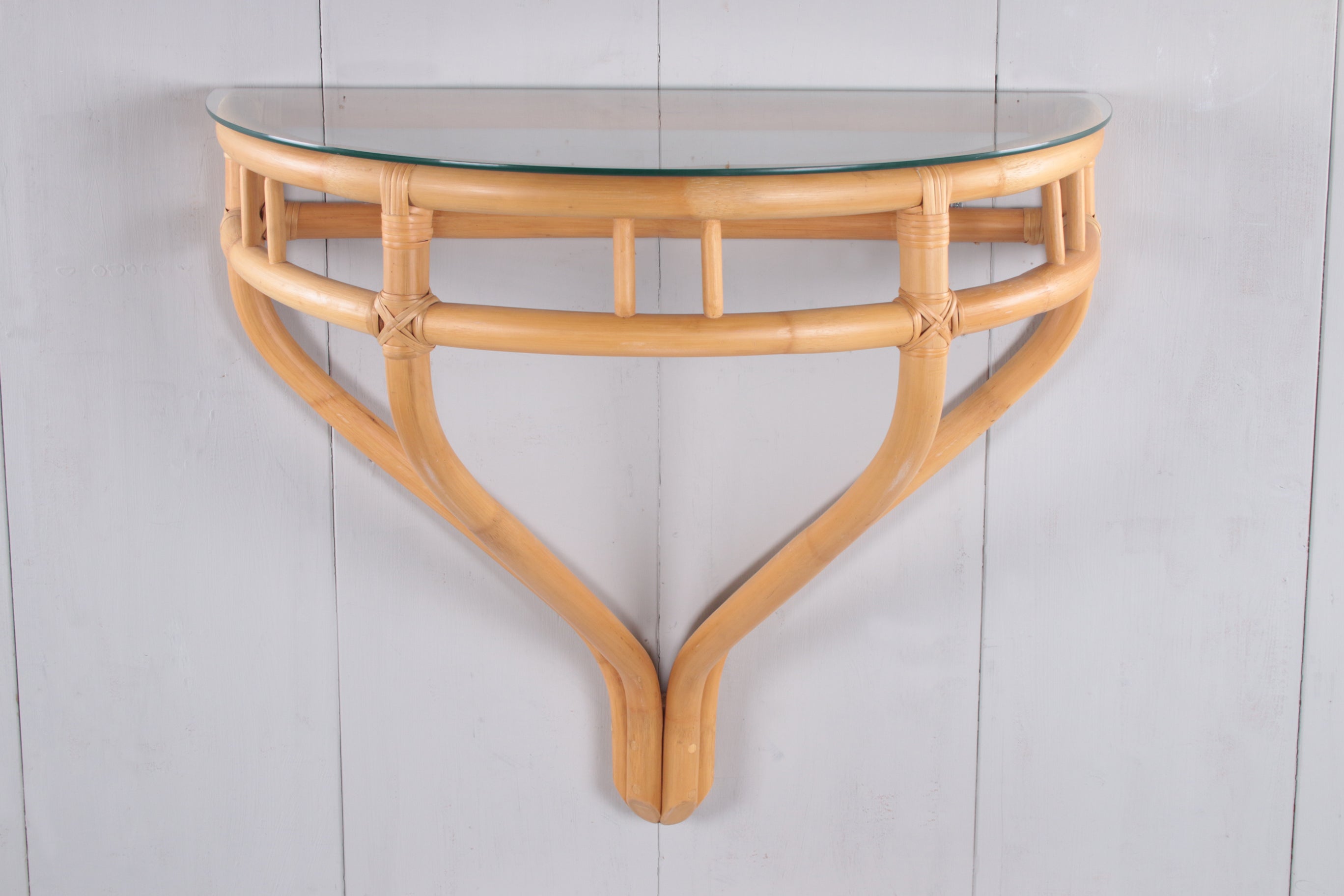 Bamboe side tafel met glasplaat voor aan de muur jaren60s voorkant