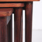Vintage Deens design nesting tables mimiset bijzettafels van teak hout detail randjes boven