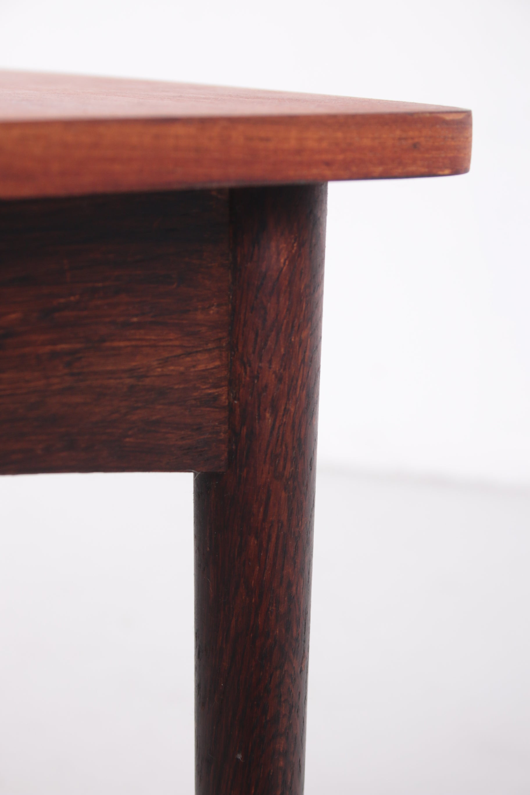 Vintage Deens design nesting tables mimiset bijzettafels van teak hout rand bovenkant