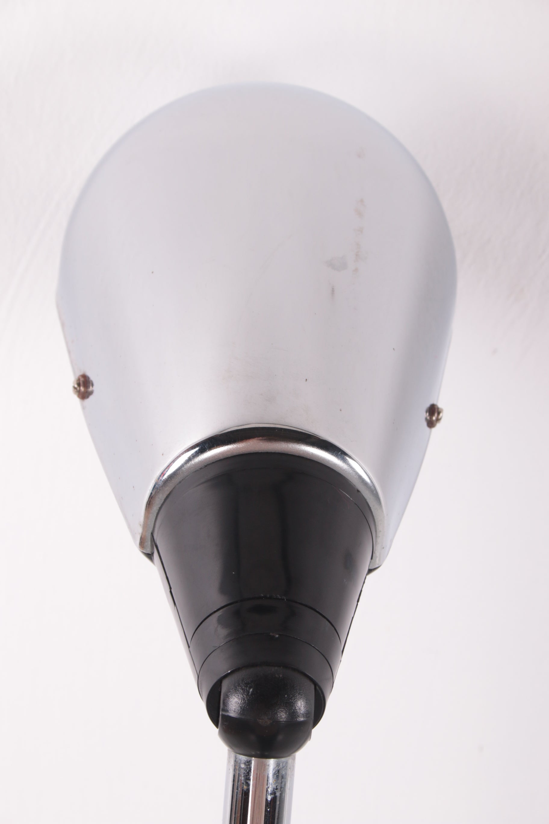 Italiaanse bureaulamp Van Marina Malabotti 70s detail achterkant lamp