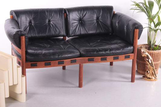 Vintage black leather 2 seater sofa by Sven Ellekaer for Coja, Sweden 1960s sfeerfoto