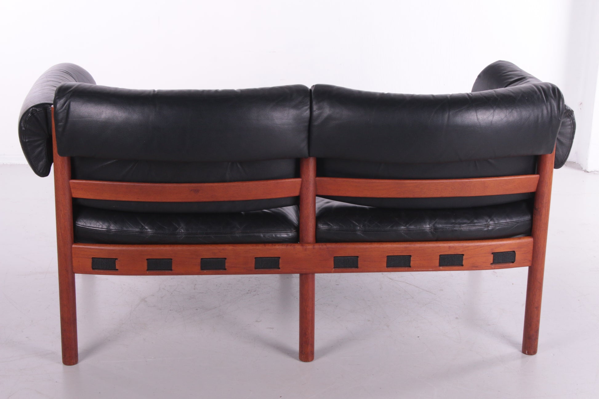 Vintage black leather 2 seater sofa by Sven Ellekaer for Coja, Sweden 1960s achterkant